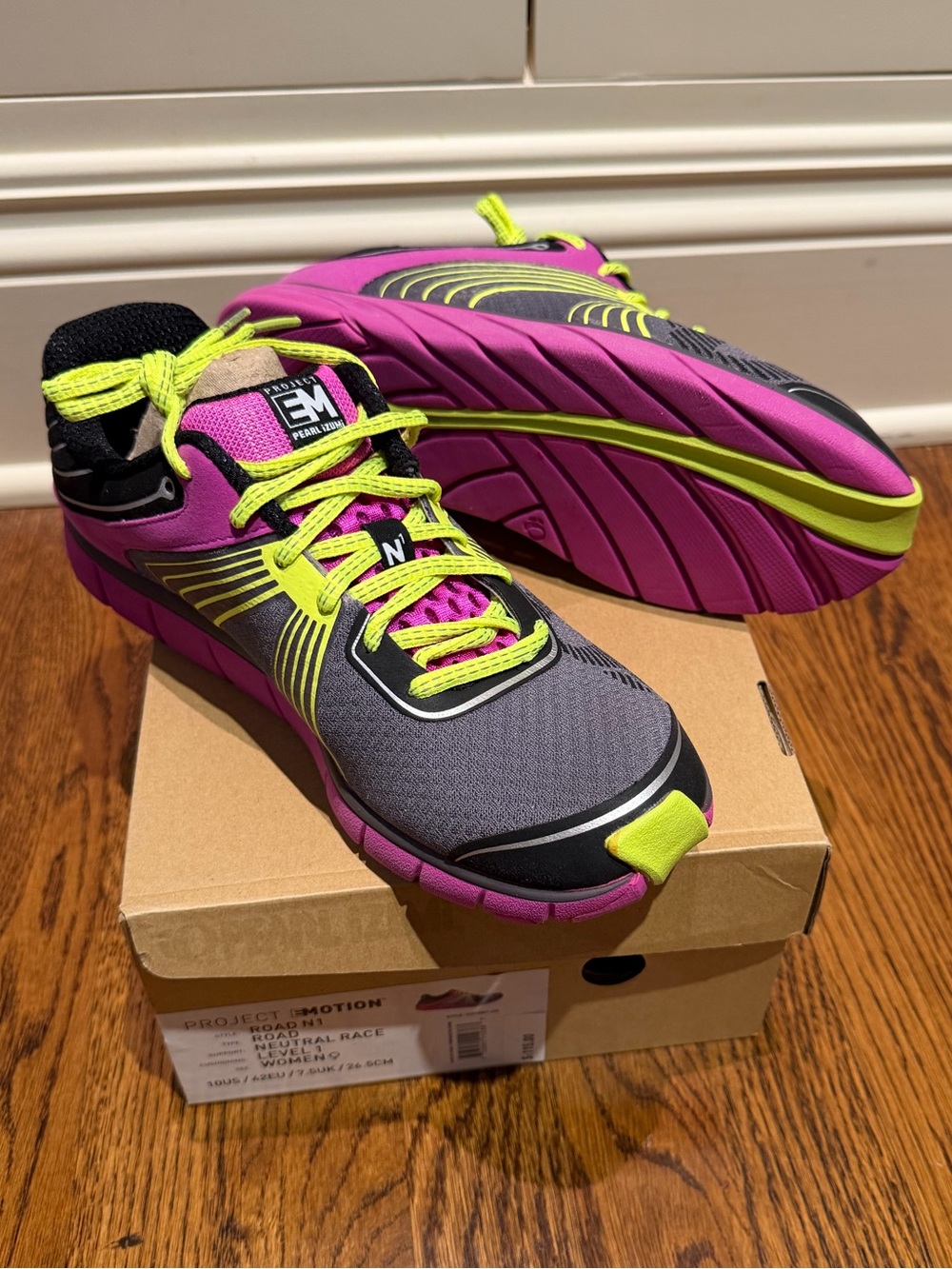 NEVER BEEN WORN Pearl Izumi Women's Project E Motion Road N1 running shoes